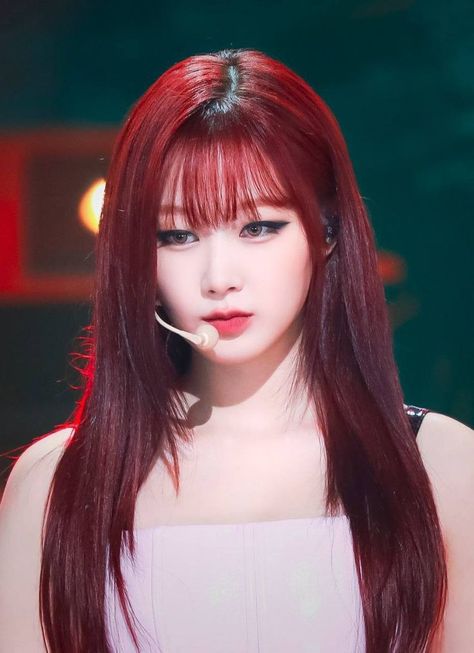 Red Hair Kpop Girl, Red Hair Kpop, Kpop Hair Color, Kpop Moments, Kpop Hair, Aespa Giselle, Giselle Aespa, Beauty Pop, Girls With Red Hair