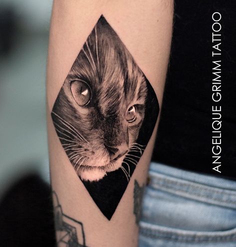 Pets in wonderful tattoos by Angelique Grimm Cat Face Tattoos, Cat Portrait Tattoos, Kitty Tattoos, Cat Tatto, Black Cat Tattoos, 4 Tattoo, Cat Tattoo Designs, Realism Tattoo, Tattoo Work