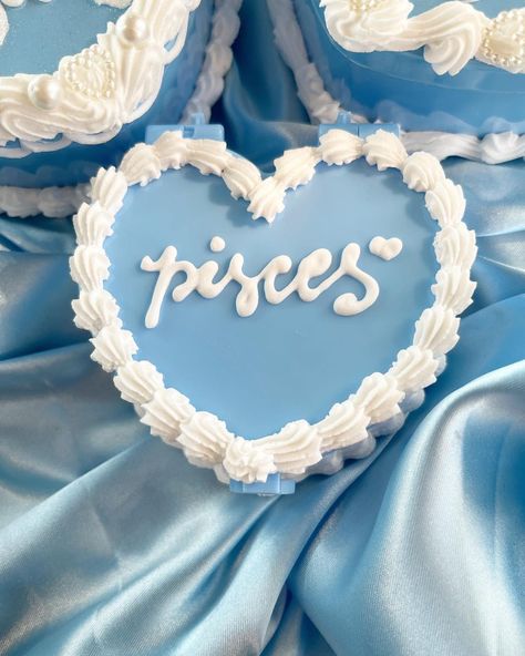 Cake Jewelry Box, Cake Jewelry, Y2k Heart, Pisces Birthday, Mini Jewelry, Custom Birthday Cakes, 26th Birthday, Heart Shaped Cakes, Creative Birthday Cakes