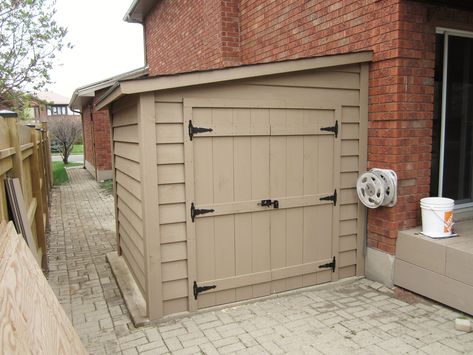 8x10 Lean to shed with 5ft.double doors. The stain is Chatham fog. #sheds #backyardsheds #storagesheds Loafing Shed, Shed House Plans, Run In Shed, Lean To Shed, Simple Shed, Storage Shed Plans, Diy Shed Plans, Shed Doors, Backyard Sheds