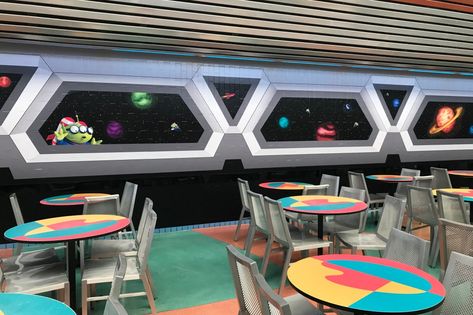 Alien Restaurant, Alien Pizza Planet, Disneyland Restaurants, Planet Photo, Themed Restaurant, Fusilli Pasta, Pizza Planet, Vegetable Medley, Pizza Place