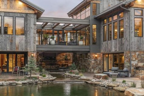 Enchanting Montana modern lodge-style home nestled in the Midwest Modern Ski Lodge Exterior, Modern Ski Lodge, Modern Lodge Style, Lodge Style Home, Nantucket Style Homes, Inspiring Architecture, Houses Architecture, Modern Lodge, Large House