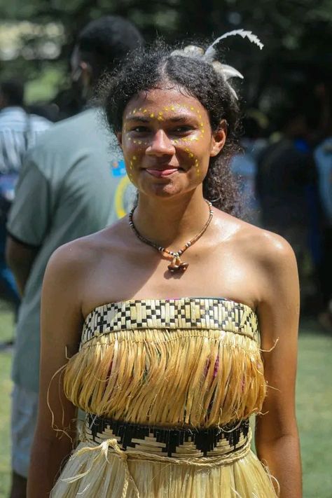 Hula Dancers, Indigenous Americans, Unique Faces, We Are The World, New Guinea, Folk Costume, People Of The World, World Cultures, Papua New Guinea