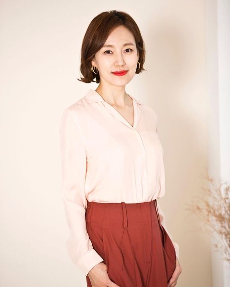 Jin Kyung, Movie Actors, Middle Aged Women, Wrong Time, High Waisted Skirt, Drama, Long Sleeve Blouse, Actors, Human