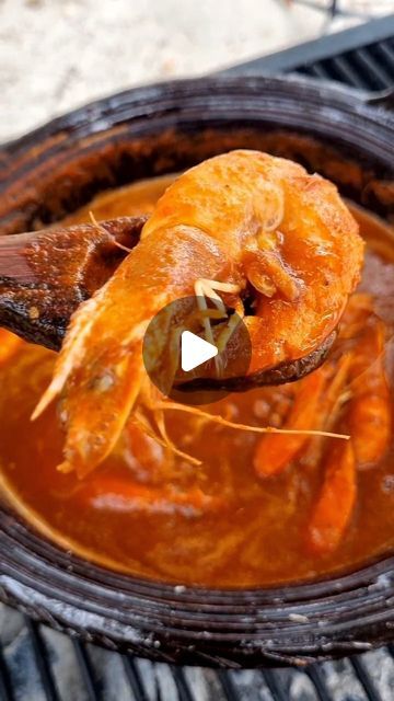 Daniel Oseguera on Instagram: "Camarones enchipotlados🦐🥵‼️

Si estás buscando una receta de para esta Cuaresma, fácil y deliciosa tienes que prepararte estos Camarones Enchipotlados.

Esta receta 100% Mexicana acaba de ser nombrada por Taste Atlas como la mejor receta de Mariscos del 2023 por encima de grandes platillos de todos el mundo.

Y realmente se lo merece en la primer mordida te vas a dar cuenta de porque se lo ganó.

Su origen está peleado por muchas regiones, pero sin duda es un clasico de cualquier buena marisqueria chilanga. La CDMX es probablemente por adopción la casa de esta receta y uno de los mejores lugares para incarle el diente.

🦐🥵Camarones Enchipotlados🥵🦐

500 gr camarones

1 lata de chipotles adobados

1 cda azucar

3/4 tza agua

1 diente de ajo para licuar

3 Blackstone Grill, Mexican Food Recipes, Tacos, Portugal, On Instagram