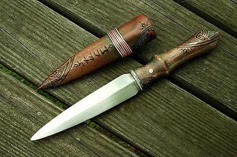 2 Items I Would Take on a Deserted Island: knife and toothpaste Celtic Knife, Medieval Knives, Forge Ideas, Sgian Dubh, Celtic Warriors, Fire And Blood, Benchmade Knives, Dagger Knife, Celtic Knotwork