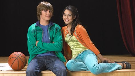 Troy Bolton And Gabriella Montez, Gabriella High School Musical, Gabriela Montez, Gabriella Montez, Zac And Vanessa, Troy And Gabriella, High School Movies, Lucas Grabeel, Monique Coleman