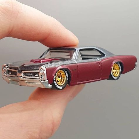 Beautiful Diecast Hot Wheels type Cars, Etc. (instagram.com) 04.2021 Hot Wheels Room, Hot Wheels Cars Toys, Hot Wheels Garage, Hot Weels, Custom Hot Wheels, Custom Muscle Cars, Rims For Cars, Super Luxury Cars, Hot Wheels Cars