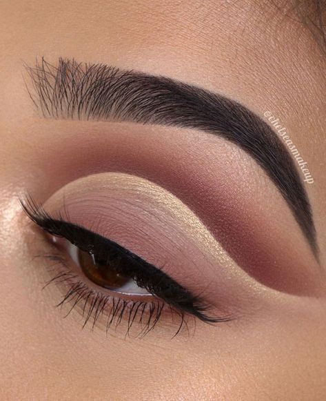 Maquillaje Cut Crease, Eyeshadow Brown Eyes, Nude Makeup Look, Maquillage Yeux Cut Crease, Cut Crease Makeup, Mini Tutorial, Beauty Quizzes, Makeup Deals, Makijaż Smokey Eye