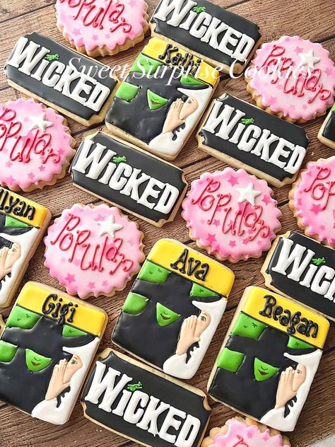 Wicked Cake Musical, Wicked Cookies Decorated, Wicked Musical Party Decorations, Wicked Musical Party Ideas, Wicked Movie Party, Wicked Food Ideas, Wicked Musical Birthday Party, Wicked Birthday Cake, Wicked Themed Birthday Party