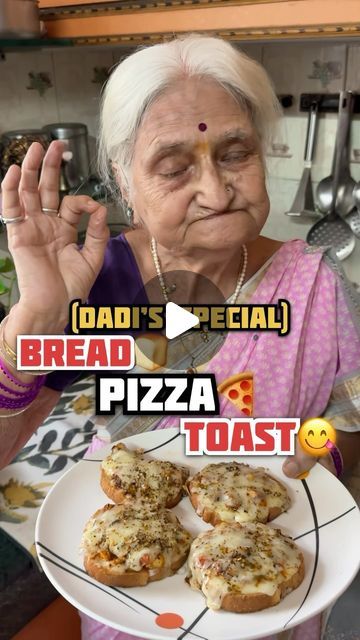 Bread Pizza Recipe Indian, Paneer Pizza, Pizza Toast, Breakfast Recipes Indian, Foodie Instagram, Bread Pizza, Recipes Indian, Tasty Recipe, Indian Snack Recipes