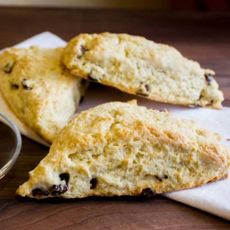 Raisin Scones Recipe with these simple classic biscuits Raisin Scones Recipe Easy, Raisin Scones Recipe, Pear Scones, Classic Biscuits, Scottish Desserts, Basic Scones, Raisin Scones, Baked Items, How To Make Scones