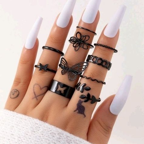 Includes 3 Butterfly Rings, 2 Floral, And 5 Basic Rings. All Adjustable Size, Black Color. Moon Chain, Sassy Dress, Going Out Shirts, Punk Vintage, Jewelry Bridesmaid, Rhinestone Choker, Butterfly Ring, Butterfly Decorations, Trendy Boho