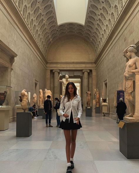 @faireyfits on Instagram: “★ off to the museum ★” Mabel Chee, Mode Chanel, Mode Inspo, 가을 패션, French Girl, Insta Photo Ideas, Mode Vintage, Looks Vintage, Metropolitan Museum