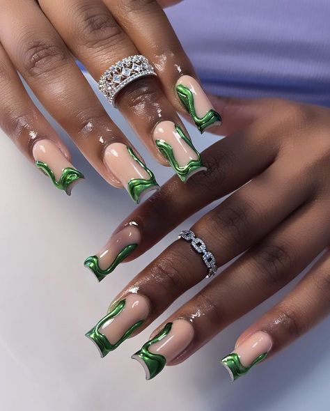 Short Green And Gold Nails, Hoco Nails For Green Dress, Green Nails Black Women, Short Acrylic Nails Green, Emerald Green Nails Prom, Short Green Nail Designs, Green Birthday Nails, Green Prom Nails, Emerald Acrylic