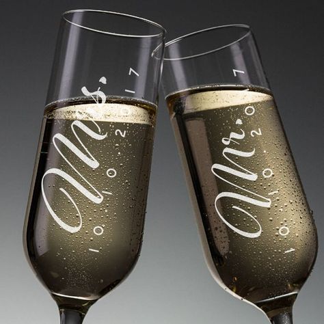 Champagne Flutes Wedding Favors, Flute Wine Glasses, Engraved Champagne Flutes, Wedding Toasting Glasses, Toasting Flutes Wedding, Wedding Wine Glasses, Personalized Champagne Flutes, Wedding Champagne Glasses, Wedding Flutes