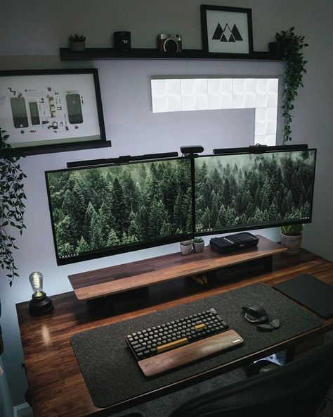 Work From Home Office Dual Monitors, Men Pc Setup, Desk Dual Monitor Office Ideas, Shein Desk Setup, Macbook Dual Monitor Setup, Apple Monitor Setup, Dual Desk Setup, Dual Monitor Office Setup, Men’s Desk Setup