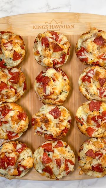 Kings Hawaiian Pizza Muffins, Kings Hawaiian Pepperoni Pizza Muffins, Pepperoni Pizza Muffins Hawaiian Rolls, Pepperoni Pizza Muffins, Recipes With Pepperoni, Pizza Bites Appetizer, Pizza Muffins Recipe, Pepperoni Bites, How To Make Pepperoni