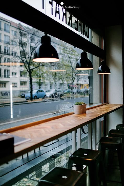 Berlin Cafe, Kaffe Bar, Bar Deco, Café Design, Window Bars, Cozy Coffee Shop, Retro Cafe, Interior Vintage, Coffee Shops Interior