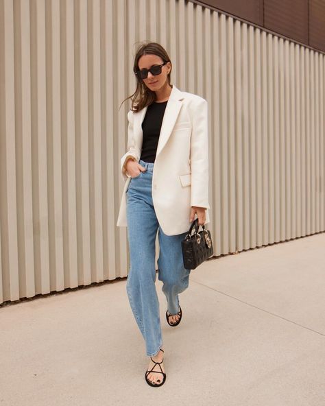 @zinafashionvibe shared a photo on Instagram: “Loose and clean #dailystyle _ _ Credits @momomag_” • Apr 22, 2022 at 3:30pm UTC Off White Blazer Outfit, White Blazer Outfit Work, Cream Blazer Outfit, Blazer Casual Outfit, Chic Outfits Edgy, White Blazer Outfits, Working Girl Style, Tan Outfit, Off White Blazer