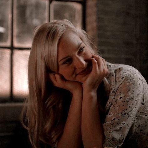 Karen Page Aesthetic, Karen Page Icon, Deborah Ann Woll Icon, Deborah Ann Woll Daredevil, Odette Annable Gif, Daredevil Icon, Blonde Horror Characters Girl, Olivia Holt Gif Aesthetic, Karen Page