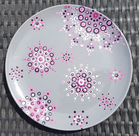 Diy Pottery Painting, Mandala Rock Art, Pottery Painting Designs, Keramik Design, Raku Pottery, Diy Pottery, Dot Art Painting, Mandala Dots, Mandala Painting