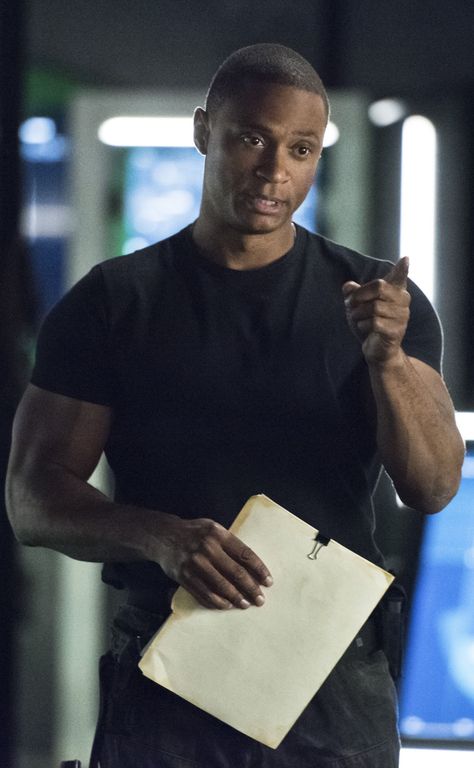 Arrow 4x07 - John Diggle John Diggle Arrow, Diggle Arrow, Arrow Dc Comics, John Diggle, Dinah Laurel Lance, Team Arrow, Cw Dc, Flash Arrow, Funny Disney