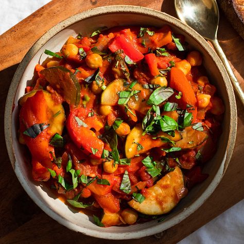 Chickpea Ratatouille, Dorm Food, Ratatouille Recipe, Vegan Chickpea, Summer Vegetables, Flavorful Vegetables, Red Bell Peppers, Vegetable Stew, Summer Vegetable