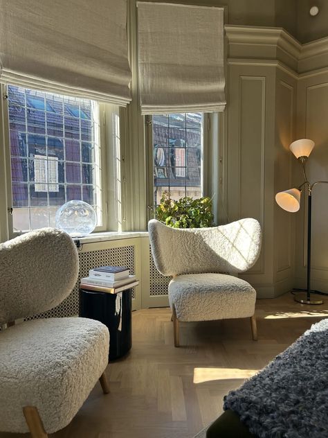 A Stay at Ett Hem Stockholm designed by Ilse Crawford – Karen Barlow Ett Hem Stockholm, Ilse Crawford Interiors, Stockholm Interior, Vintage Scandinavian Furniture, Loft Living Room, Babington House, Ilse Crawford, Ett Hem, Ikea Design