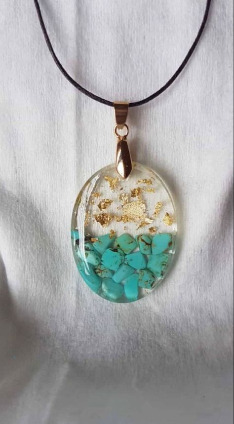 Epoxy Jewelry Diy Ideas, Resin Necklace Ideas, Resin Pendant Ideas, Uv Resin Earrings, Resin Necklace Pendant, Diy Resin Jewelry, Resin Jewelry Pendants, Resin Jewerly, Resin Pendant Diy