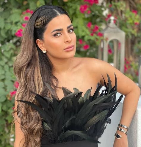 Safa Siddiqui is a London-born Iraqi-British influencer and fashion designer who gained fame through Netflix’s reality series Dubai Bling, which… 

Read More: Safa Siddiqui Biography: Age, Husband, Parents, Wikipedia, Height, Instagram, Nationality, Children Dubai Bling, October Wedding, High Society, Fashion Line, Social Media Influencer, Record Producer, Tv Stars, Reality Tv, Passion For Fashion