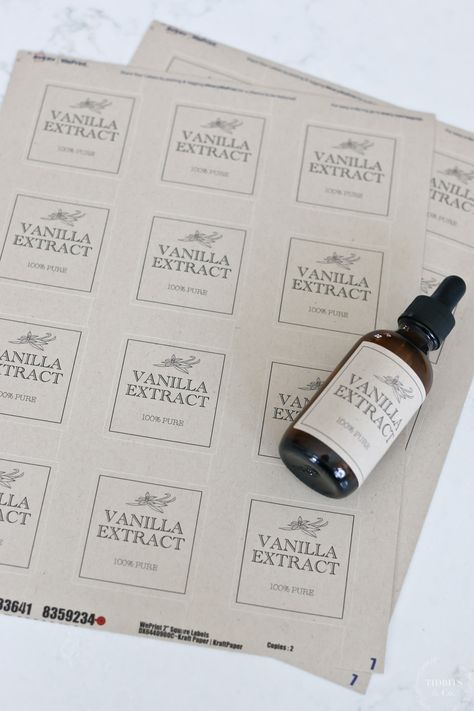 Nothing beats the flavor of homemade vanilla extract. This delicious, easy to make, customizable and cost effective vanilla extract is going to change your baking game forever! Free printable labels included! Vanilla Extract Labels Printable, Homemade Vanilla Labels Free Printable, Vanilla Labels Printable, Diy Product Labels, Homemade Vanilla Extract Labels Free Printable, Homemade Vanilla Labels, Homemade Vanilla Extract Labels, Vanilla Extract Labels, Avery Label Templates