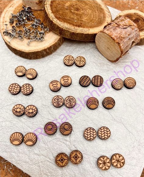 How To Make Wooden Earrings, Diy Earrings Wood, Wooden Stud Earrings, Wood Burning Earrings, Woodburn Earrings, Wooden Earrings Diy, Diy Wood Earrings, Wood Earrings Diy, Wooden Earrings Handmade