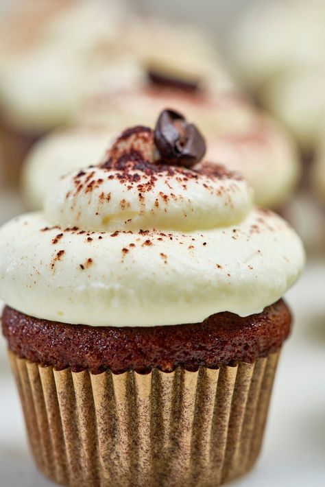 Coffee-lovers, listen up. This recipe is for you! These Espresso Martini Cupcakes are chocolaty rich, infused with espresso, and topped with a creamy, boozy buttercream frosting made silky smooth from Florida Crystals® Organic Powdered Raw Cane Sugar. Rum Infused Cupcakes, Espresso Martini Cupcakes, Coffee Flavored Cupcakes, Martini Cupcakes, Engagement Party Desserts, Martini Cake, Cowgirl Coffee, Espresso Cupcakes, Infused Cupcakes