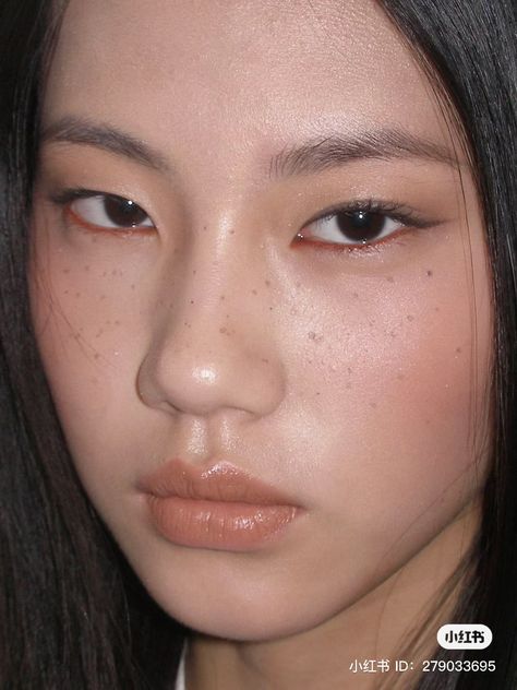 Asian Minimal Makeup, Monolid Colorful Makeup, Summer Makeup Asian, Sunkissed Makeup Asian, Hong Kong Makeup, Make Asiatica, Makeup Asian, Tired Makeup Look, Small Eyes