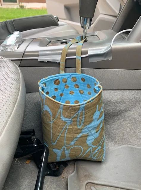 Fabric Garbage Can For Car, Diy Car Sewing Projects, Car Garbage Can Ideas, Fabric Trash Bag For Car, Trash Bag For Car Pattern, Car Trash Can Sewing Pattern Free, Car Waste Basket Diy, Car Garbage Bags Pattern, Car Trash Bag Diy Pattern Free