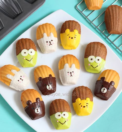 Character Madeleines by @ayoe_widya83 Madeline Cookies, Madeleine Recipe, Resepi Biskut, Madeleine Cookie, Dessert Recipies, Kawaii Dessert, Kawaii Cooking, Cute Baking, Cute Snacks