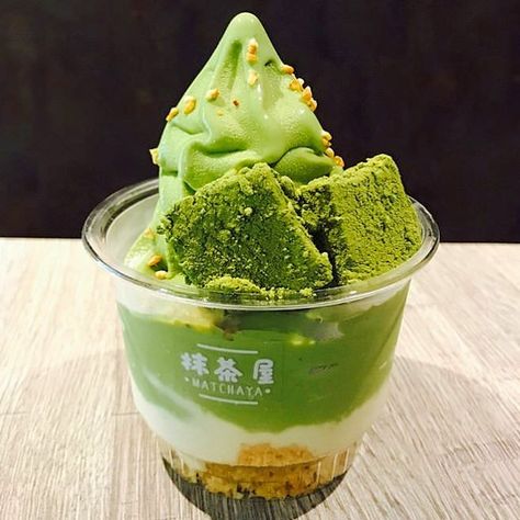 GreenTeaLover on Instagram: “It's time for a matcha parfait! ☺️ Cool yourself this Summer! 😋 By @mysweetlittletooth 🤗🍵💚 #greentea #greentealover #greenteaaddict…” Bakery Drinks, Matcha Parfait, Japanese Bakery, Brazilian Portuguese, Intj, Tea Lover, Green Tea, Matcha, This Summer