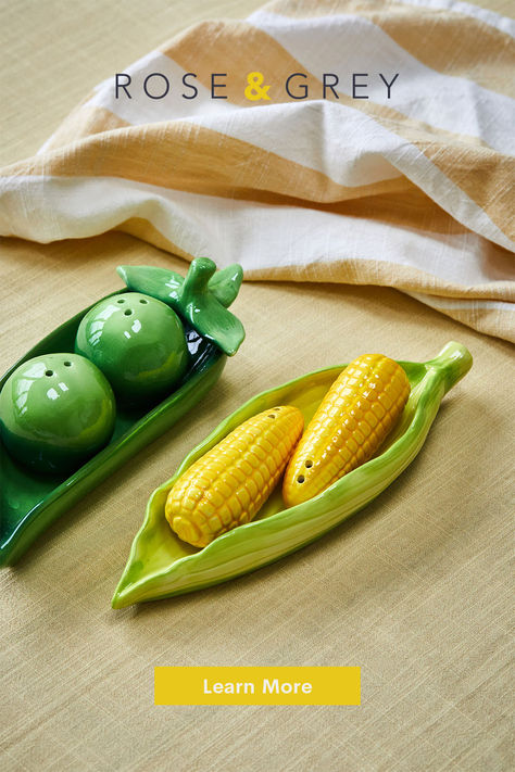 These gorgeous salt and pepper shakers are shaped like peas and sweetcorn. The bright coloured table accessories bring fun and joy to your space. These unique pieces of homeware are perfect gifts. Aesthetic Salt And Pepper Shakers, Ceramic Salt Shaker, Unique Salt And Pepper Shakers, Flat Decorating Ideas, Coloured Sofa, Things To Make With Clay, Cute Salt And Pepper Shakers, Baking Studio, Poetry Projects