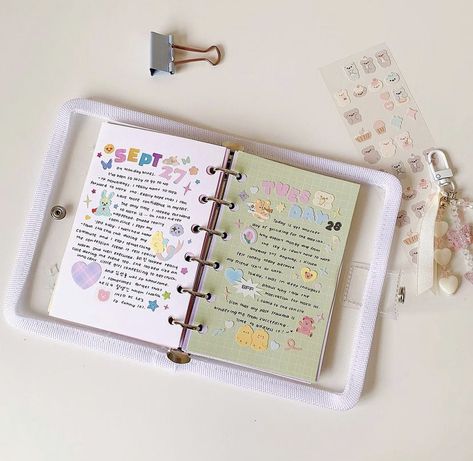 𝐷𝑒𝑠𝑐: credit linked (tap on pin or press visit) , i do not own this photo/video! Binder Journals, Pretty Journals, Mini Binder, Planner Pens, Cute Journals, Bullet Journal Design Ideas, Beautiful Journals, Diary Ideas, Mini Journal