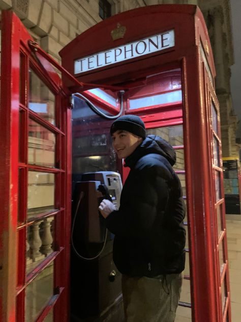 #london #england #uk #telephone #telephonecell #boyfriend #couple London With Boyfriend, London Couple Pictures, London Couple Aesthetic, London Couple, London Boy, London Dreams, London Aesthetic, Teen Love, My Kind Of Love