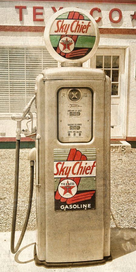 Texaco Vintage, Old Gas Pumps, Vintage Gas Pumps, Pompe A Essence, Old Gas Stations, Gas Pump, Designer Pumps, Gas Pumps, Service Station