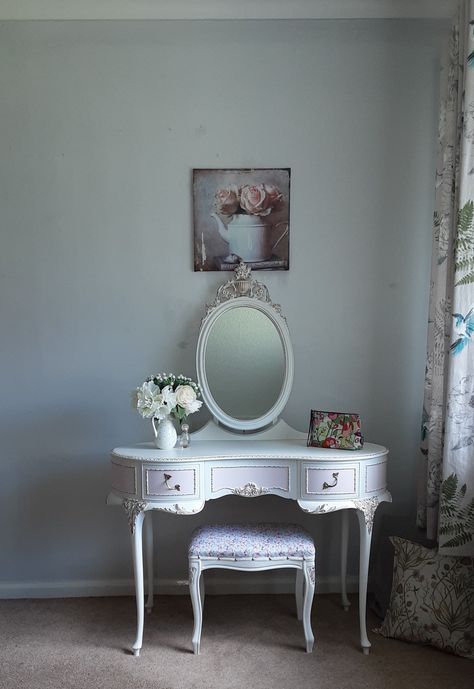 Olympus Vintage French Louis Style Antoinette Dressing Table ,Mirror &Stool. White Table Decorations, Dressing Table Room, Single Mirror, Vanity Tables, White Dressing Tables, Mirror Stool, Vintage Dressing Tables, Farrow And Ball, Table Mirror