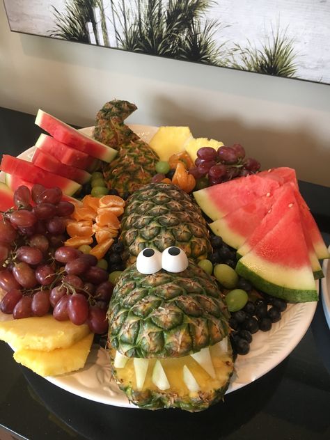 Jungle Fruit Display, Animals Made From Fruit And Veg, Alligator Fruit Tray, Alligator Themed Food, Gator Graduation Party, Safari Fruit Tray, Animal Fruit Tray, Gator Party, Crocodile Party