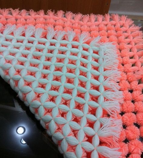 How to DIY Easy and Fun Pom Pom Blanket Pom Pom Baby Blanket, Loom Blanket, Woolen Craft, Pom Pom Blanket, Loom Craft, Pom Pom Rug, Vision Quest, Diy Pom Pom, How To Make A Pom Pom