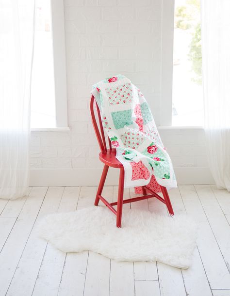 10 Tips for Photographing Quilts (or Sewing Projects) Photographing Quilts, Quilt Photography, Branding Mood Board Inspiration, Home Studio Photography, 9 Patch Quilt, Cottage Quilt, Fabric Photography, The Quilt Show, Object Photography