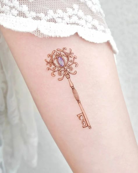 Music Box Tattoo, Vintage Key Tattoos, Antique Key Tattoos, Colorful Sleeve Tattoos, Key Tattoo Designs, Feather Tattoo Meaning, Lily Tattoo Design, Body Tattoo Design, Key Tattoos