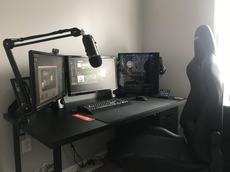 Matte Black Gaming Setup, Simple Computer Desk, Small Game Rooms, Best Gaming Setup, Gaming Desk Setup, Gamer Setup, Computer Setups, Streaming Setup, Video Game Room Design