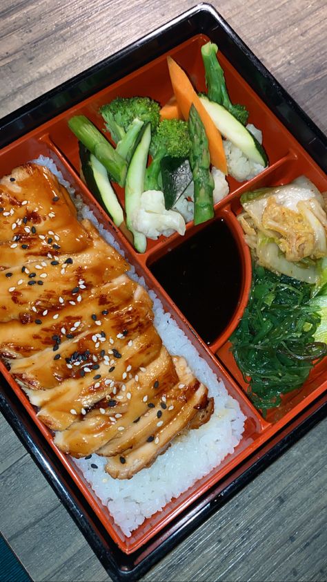 Teriyaki Chicken Bento Boxes, Chicken Bento Box Ideas, Teriyaki Chicken Bento, Packaging Luxe, Ayam Teriyaki, Chicken Teriyaki, Summer Foods, Asian Kitchen, Japanese Bento