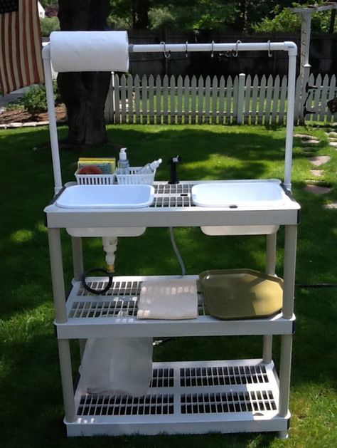 Camping Wash Station, Portable Camp Kitchen, Camping Sink, Camping Bedarf, Camping Snacks, Camping Diy, Camping Kitchen, Retro Camping, Diy Camping